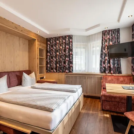 Hotel Alpina Ried im Zillertal Exterior photo