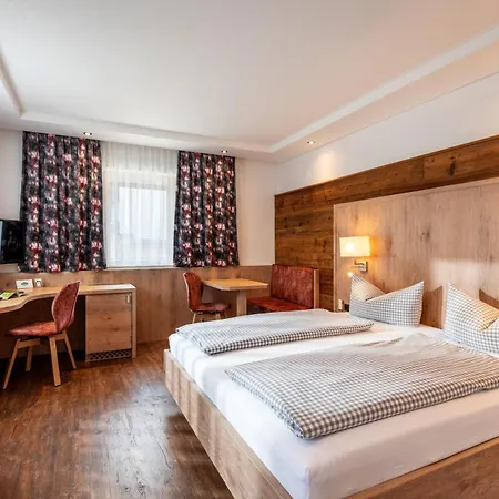 Hotel Alpina Ried im Zillertal Exterior photo